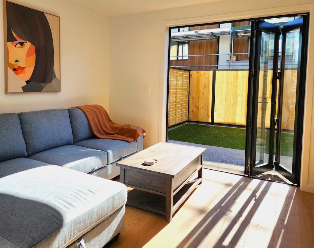 This stunning new 2 bedroom, 1.5 bathroom Townhouse is super conveniently located in the heart of Paraparaumu, just minutes walk to Coastlands Shopping Centre, the Parparaumu Train Station and the best of what the Kapiti Coast has on offer.